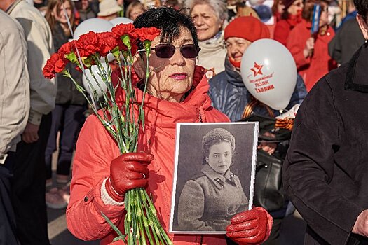 В Петербурге детям войны оплатят проезд к могилам родителей