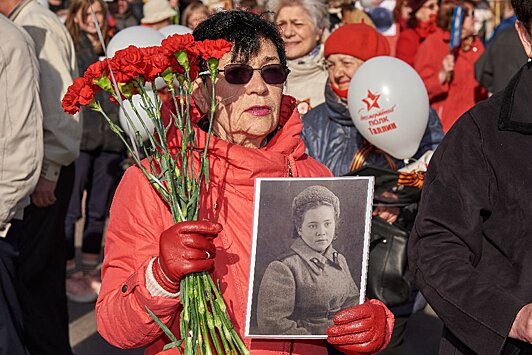В Петербурге детям войны оплатят проезд к могилам родителей
