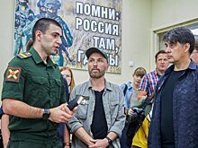 Группа "Зверобой" встретилась с контрактниками в едином пункте отбора на службу в Москве