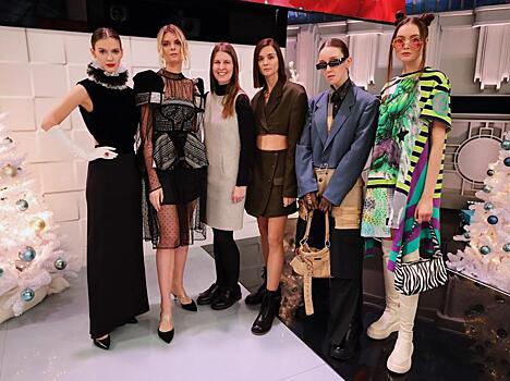 Российские дизайнеры представили апсайкл-коллекцию нарядов, сшитых из подержанной одежды: Новости ➕1, 23.12.2021