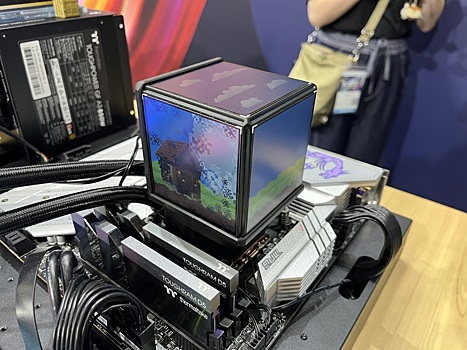 Thermaltake показала кулер для жидкостного охлаждения с четырьмя экранами