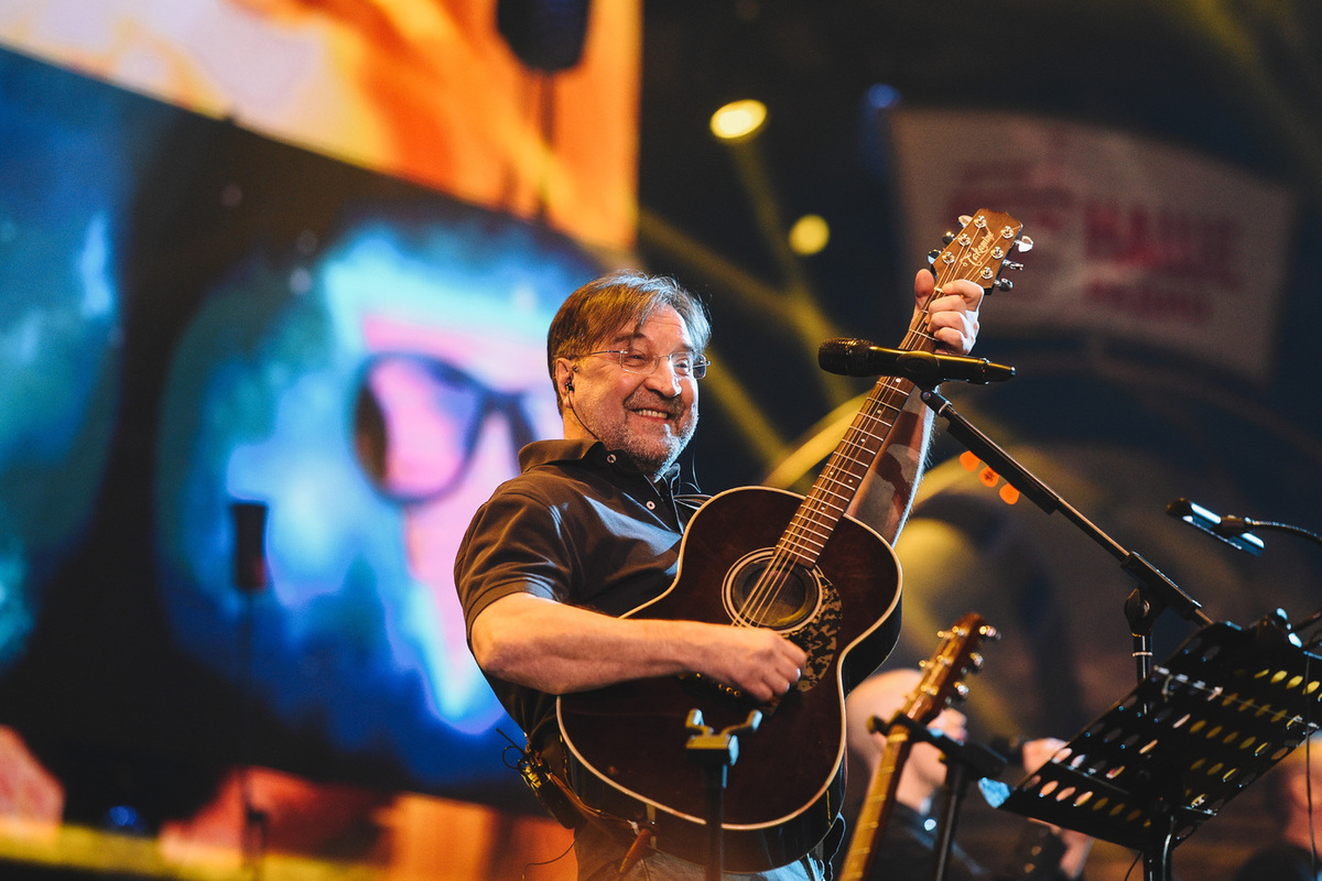 Jurij Ševčuk iz skupine DDT se pritožuje nad finančnimi težavami, saj zaradi prepovedi koncertov v Rusiji preživlja s prodajo plošč