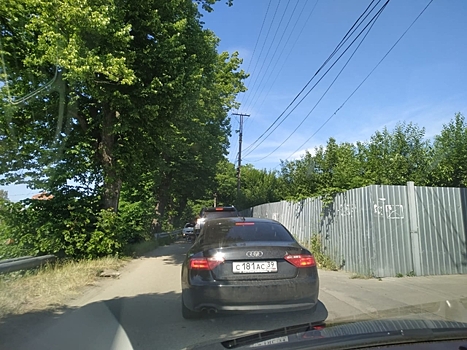 Янтарный встал в огромной пробке