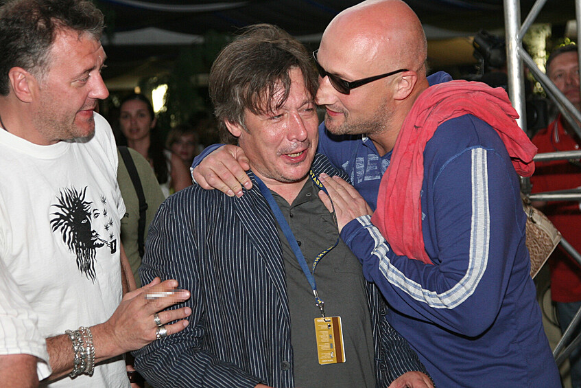 Актеры Артур Ваха, Михаил Ефремов и Гоша Куценко (слева направо) на презентации фильма «Книга мастеров» в рамках XX-го кинофестиваля «Кинотавр» в Сочи, 2009 год