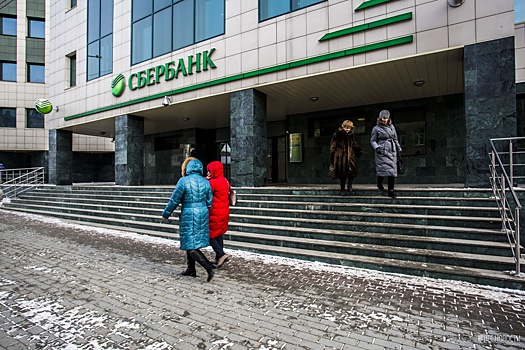 Сотни тысяч за пазухой: новосибирцы стали хранить в банках больше денег