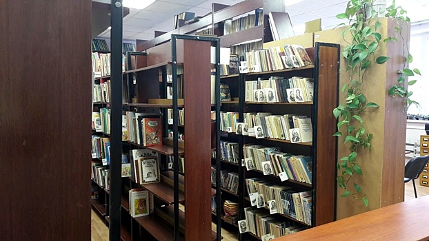 Две книжные выставки открыли в Троицкой библиотеке №2
