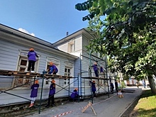 Наполовину завершена покраска фасада дома купчихи Гликерии Красненьковой в Вологде