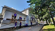 Наполовину завершена покраска фасада дома купчихи Гликерии Красненьковой в Вологде