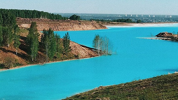 Отравленные Мальдивы: озеро с бирюзовой водой нашли под Новосибирском