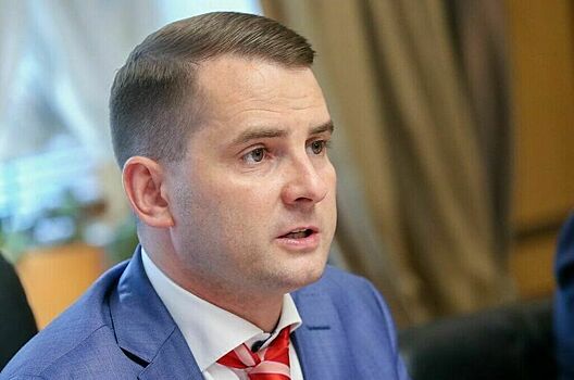 Нилов призвал установить требования к системе отраслевых зарплат
