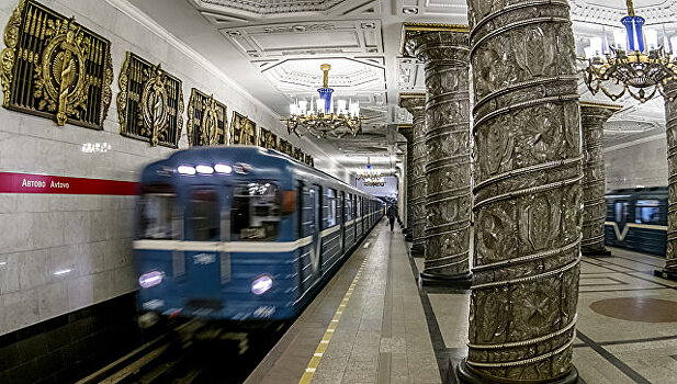 В Петербурге женщина отказалась от ребенка, которого родила в метро