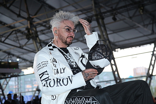 Киркоров рассказал о неприятных последствиях падения на концерте