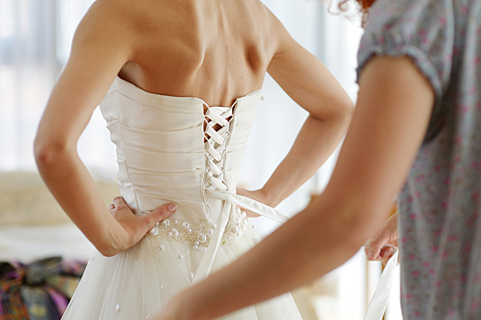 Невеста сделала операцию по уменьшению бюста, чтобы свадебное платье лучше сидело