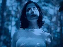 42-летняя Юлия Снигирь устроила фотосессию в прозрачном наряде