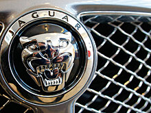Женщина не пожалела свой Jaguar, чтобы отомстить маршрутке