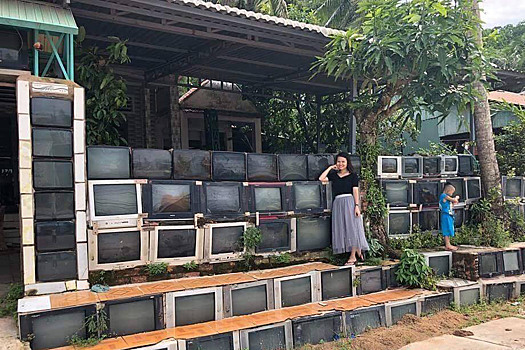 Во Вьетнаме построили забор из телевизоров
