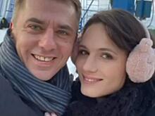 Любовь во взгляде: бывший муж Климовой предстал на редком фото с молодой красавицей-женой