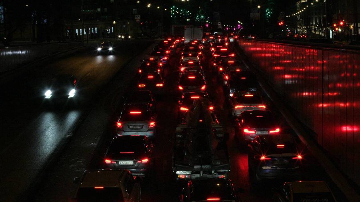 Вечер 21 6. Ночная Москва из машины. Москва ночью из машины. Вечерняя Москва фото. Реверсивное движение в Москве.