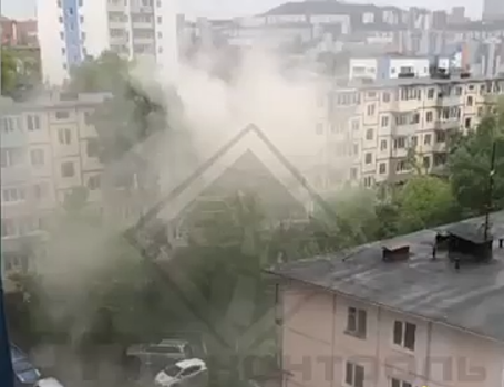Жители горящего многоквартирного дома пострадали во Владивостоке