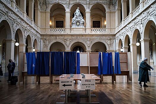 Явка на второй тур президентских выборов во Франции к полудню составила 26,41%