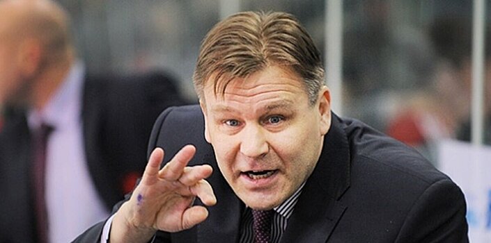 Евгений Орлов о Сумманене: «Актерский талант пропадает. При 2:2 с «Амуром» Раймо кричит: «Гив ми байк». Крутит педали минуты 3-4, выливает бутылку воды на себя и выходит из раздевалки, хлопая дверью. И мы выигрываем»