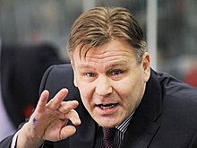 Евгений Орлов о Сумманене: «Актерский талант пропадает. При 2:2 с «Амуром» Раймо кричит: «Гив ми байк». Крутит педали минуты 3-4, выливает бутылку воды на себя и выходит из раздевалки, хлопая дверью. И мы выигрываем»