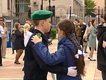 Жители региона закружились в вальсе на площади Ленина