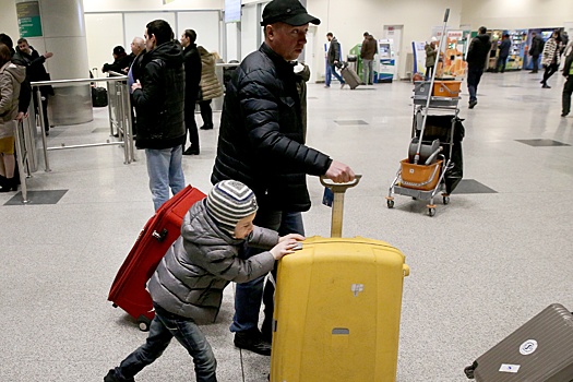 Детей и родителей запретят рассаживать по разным местам в самолете