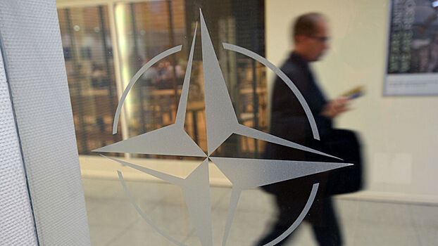 НАТО закрывает офисы в Киеве