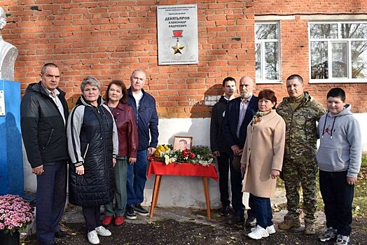 На трёх сельских школах Удмуртии установили мемориальные доски в честь Героев Советского Союза