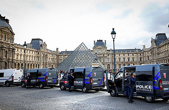 Задержание новых подозреваемых в ограблении Лувра не помогло вернуть драгоценности