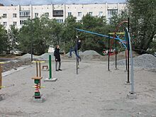 В поселке Новосинеглазово скоро закончат благоустройство сквера у пруда