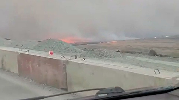 «Фильм-катастрофа»: напуганные курганцы запечатлели масштабный пожар на поле