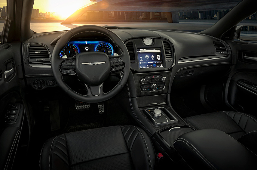 Внешние отличия — кованые диски диаметром 20 дюймов, красные суппорты четырёхпоршневых тормозов Brembo и чёрные патрубки выхлопа, а также таблички на решётке радиатора и крышке багажника