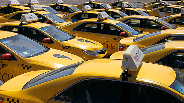 Названы самые популярные автомобили у таксопарков