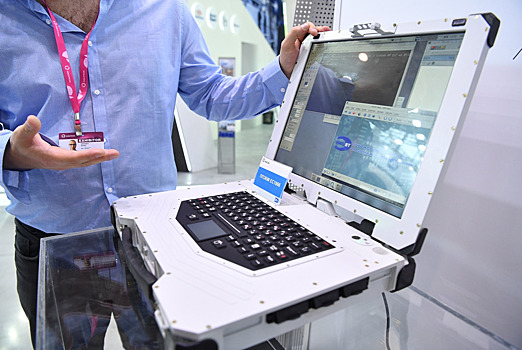 Rostec presented an ultra-strong laptop with a processor 'Elbrus' at INNOPROM