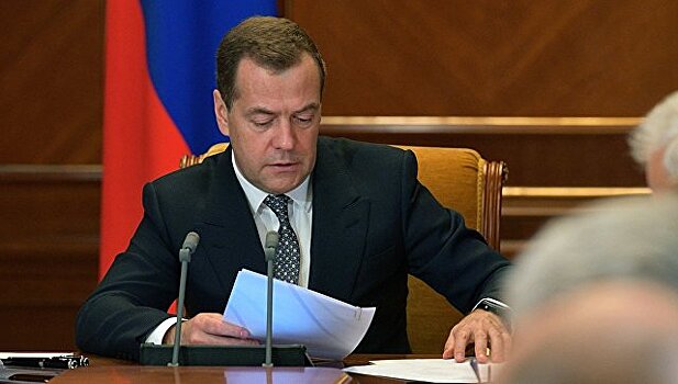 Медведев планирует обсудить дополнительную помощь аграриям