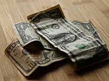 Почему банки отказываются принимать доллары и евро