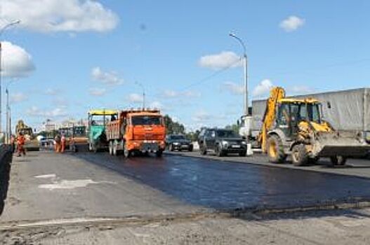 На дорогах Владивостока уложили около 6400 тонн нового асфальта