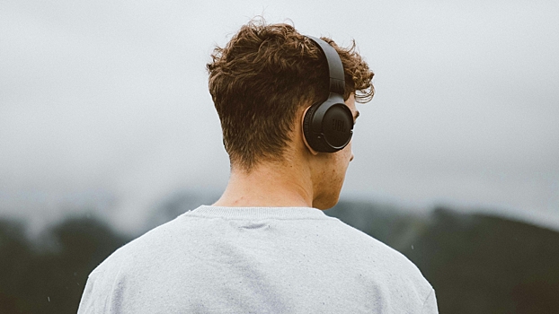 Врач Филёва предупредила об опасности наушников для здоровья