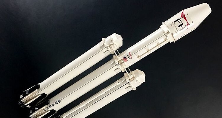 Lego Falcon Heavy