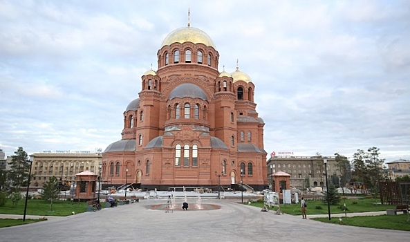 Волгоградский храм посетил губернатор Ростовской области
