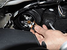 Непростительная ошибка водителей, при замене лампы в фарах автомобиля