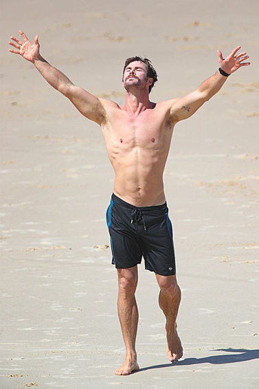 Крис Хемсворт радуется австралийскому солнцу.