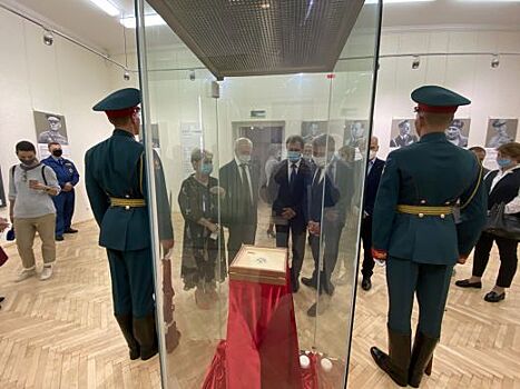 В Свердловском краеведческом музее представили уникальный выставочный проект «Орден Победы Георгия Жукова»