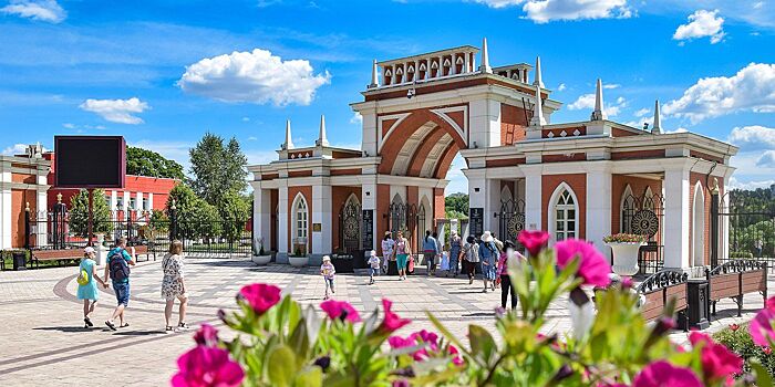 Парки, усадьбы и мосты: москвичи выберут самые красивые места для фотосессий