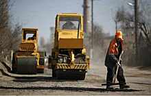 Медведев призвал привлекать к ответственности подрядчиков за некачественные дороги