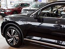 Российские дилеры торгуют местами в очередях за новыми машинами, говорят эксперты