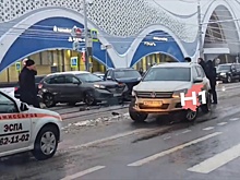 Пробка образовалась на проспекте Гагарина из-за ДТП с тремя кроссоверами