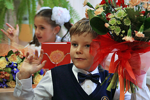 Букеты на 1 сентября первокласснику: какие цветы дарят учителям?